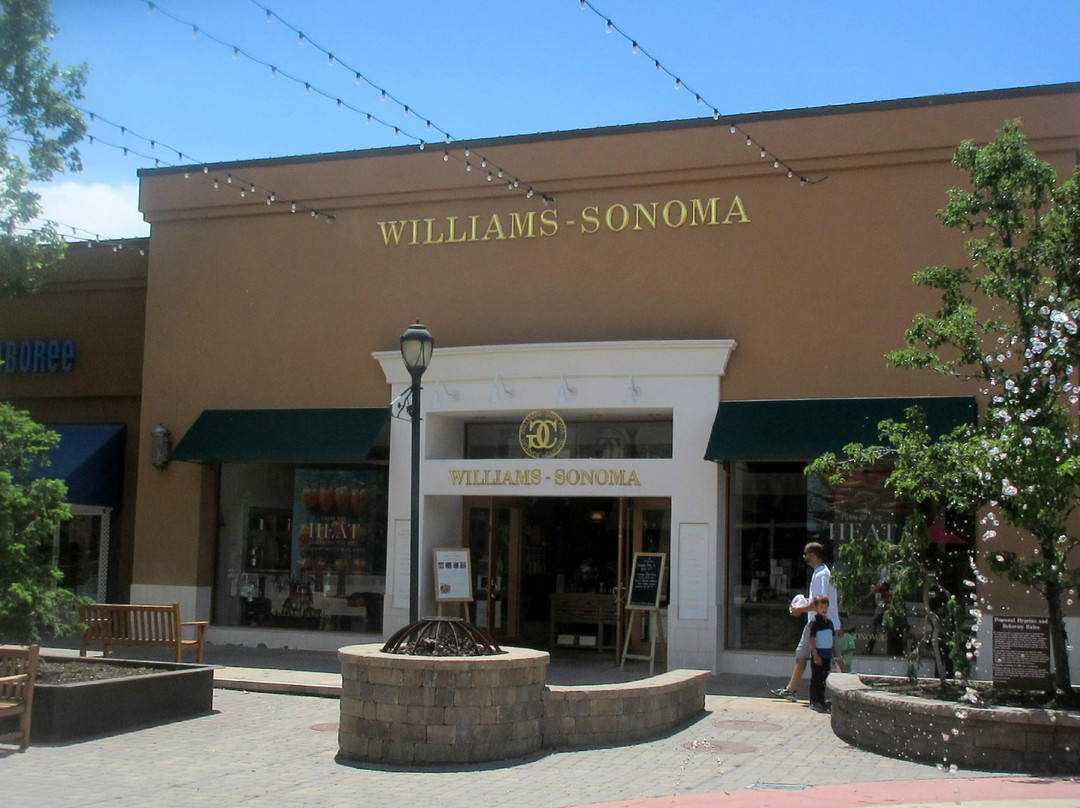 The Shops at Riverwoods景点图片