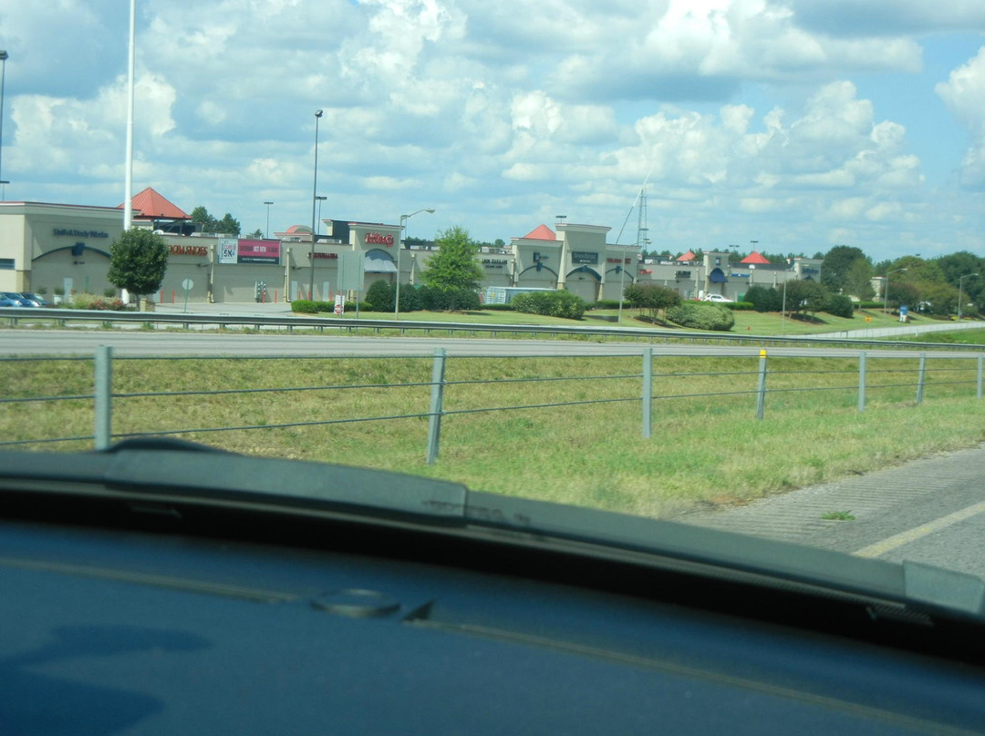 Tanger Outlets Commerce-Commerce必去景点