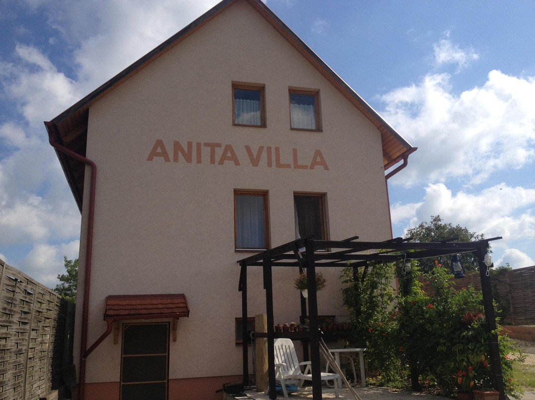 Anita Villa