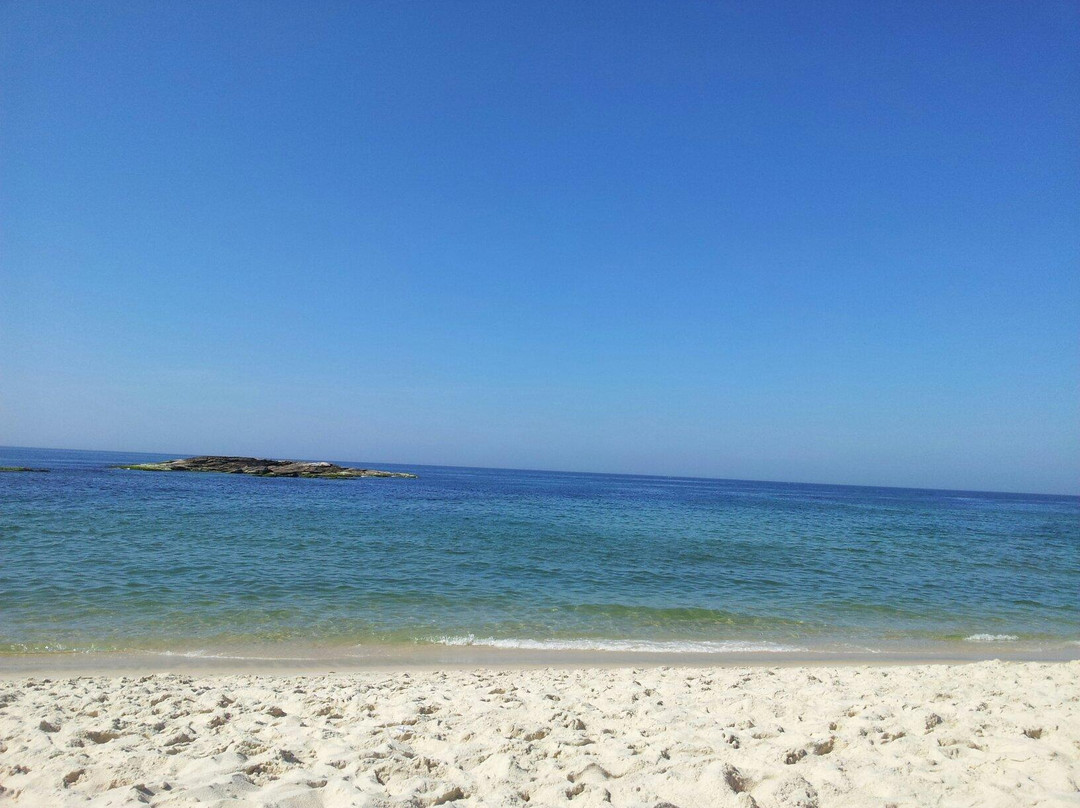 Praia de Itauna景点图片