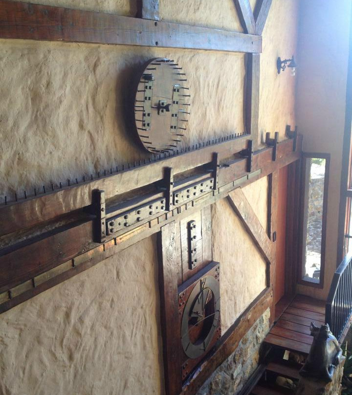 山区城堡酒店主图