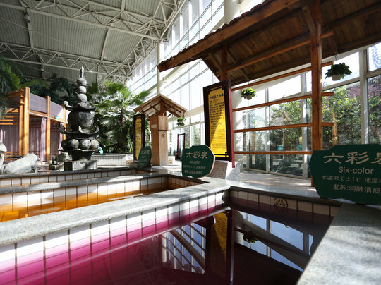 瑞麟湾温泉度假酒店主图