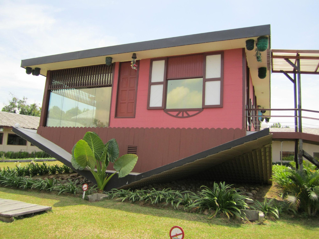 颠倒屋-担波罗里必去景点