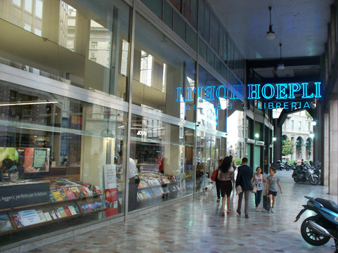 Libreria Internazionale Ulrico Hoepli-米兰必去景点