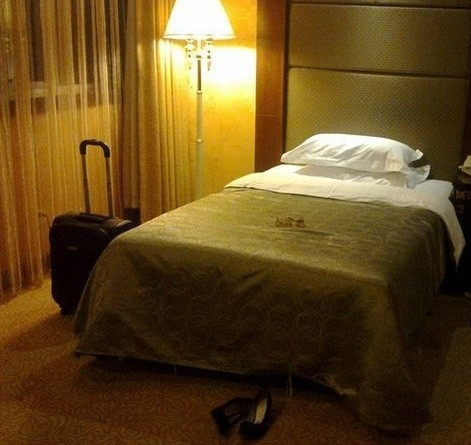 华中假日酒店主图