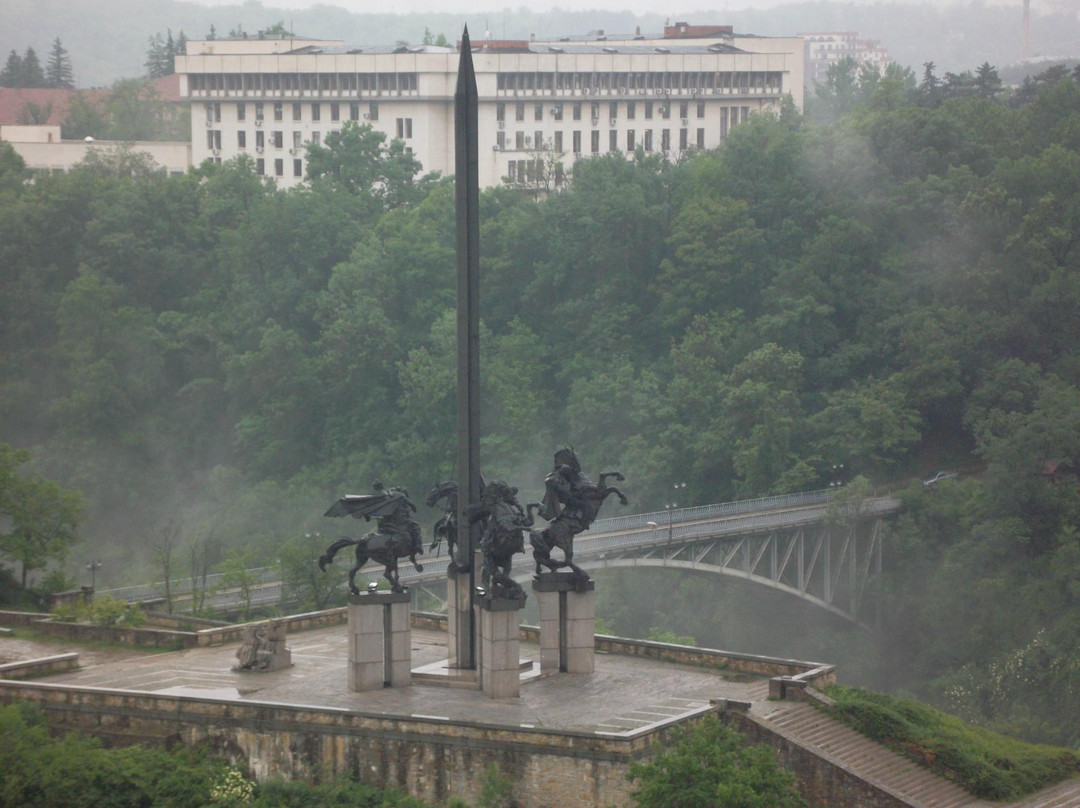 Monument To The Assen Dynasty景点图片