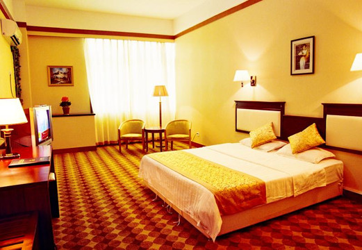 群康天雨大酒店主图