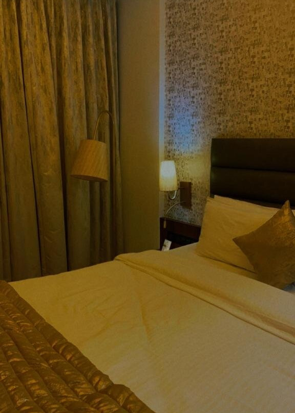 Four Petals Executive by LHMS