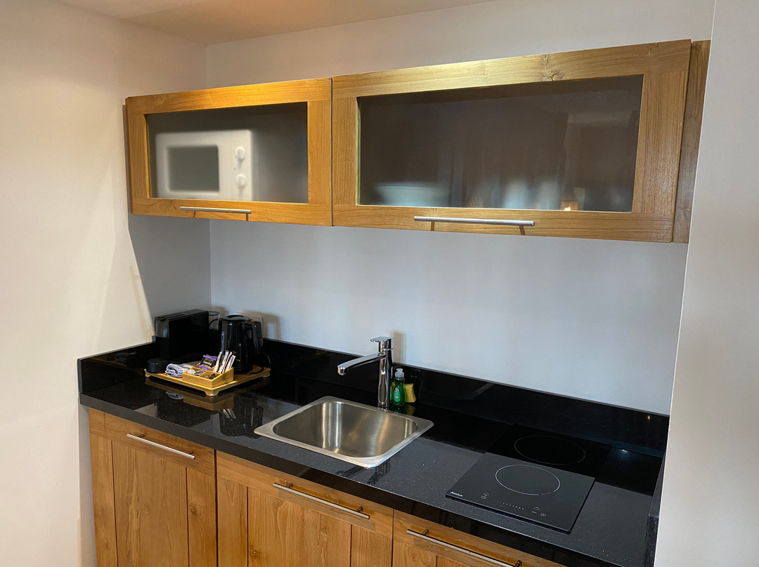 Orient Beach Hotel主图