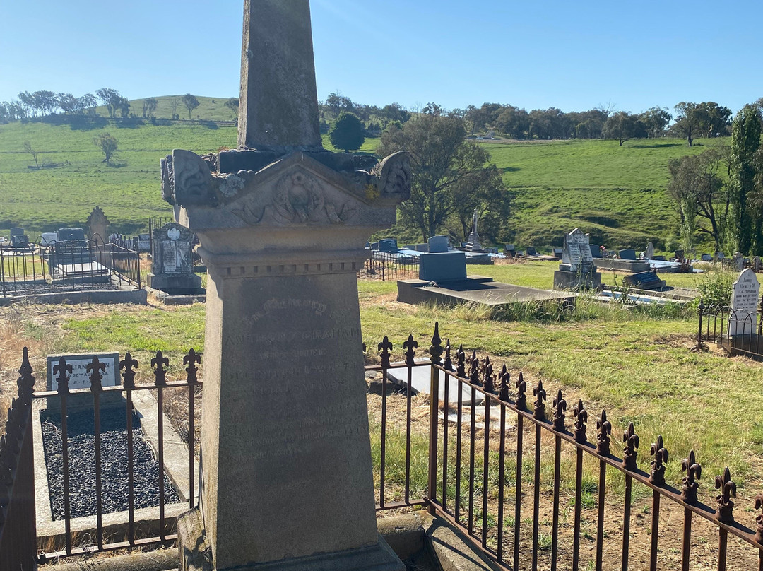 Adelong Cemetery景点图片