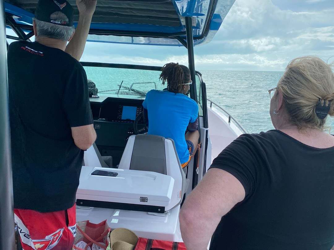 Moana Charters-普罗维登西亚莱斯必去景点