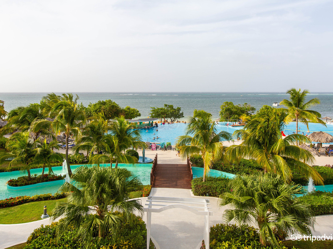 伊贝罗斯塔玫瑰堂海滩全包酒店主图