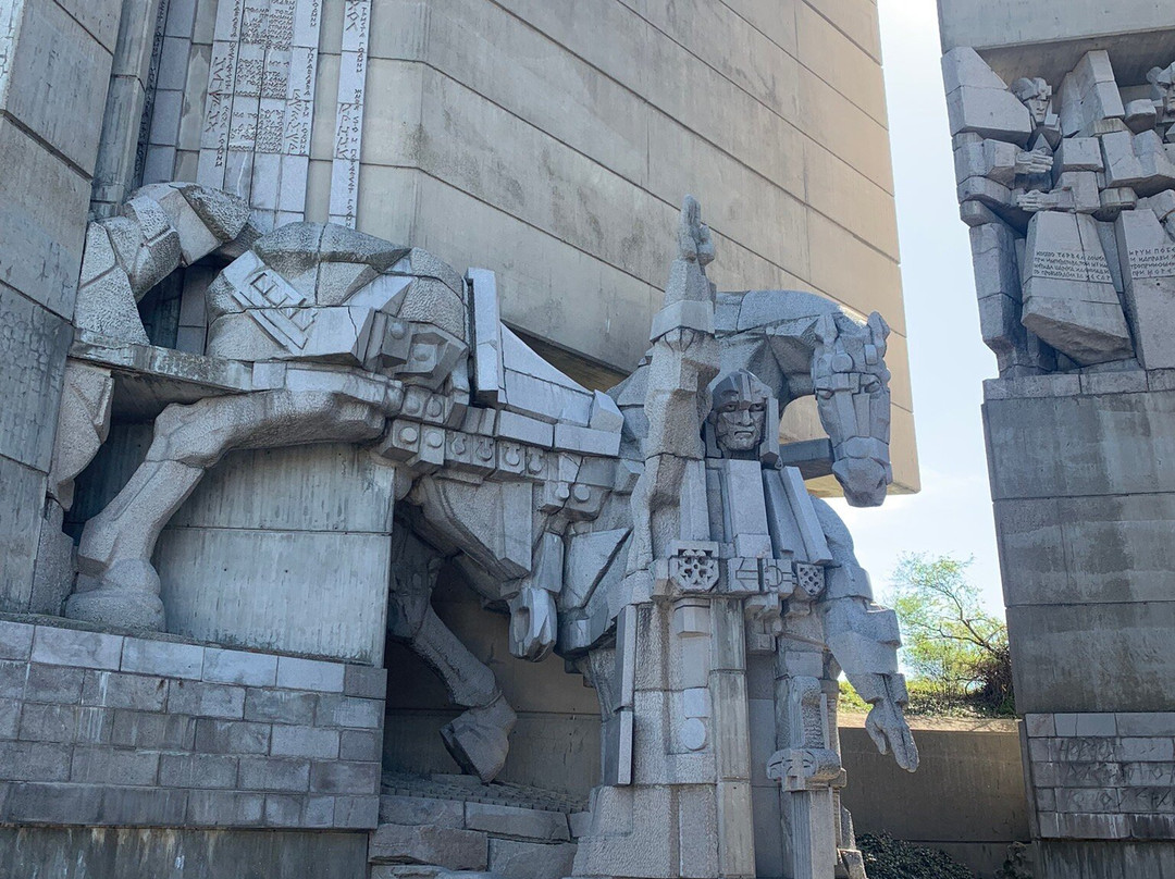 Monument "1300 Years of Bulgaria"景点图片
