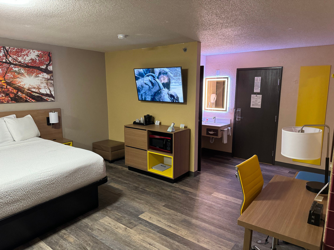 Days Inn & Suites by Wyndham Kaukauna WI主图