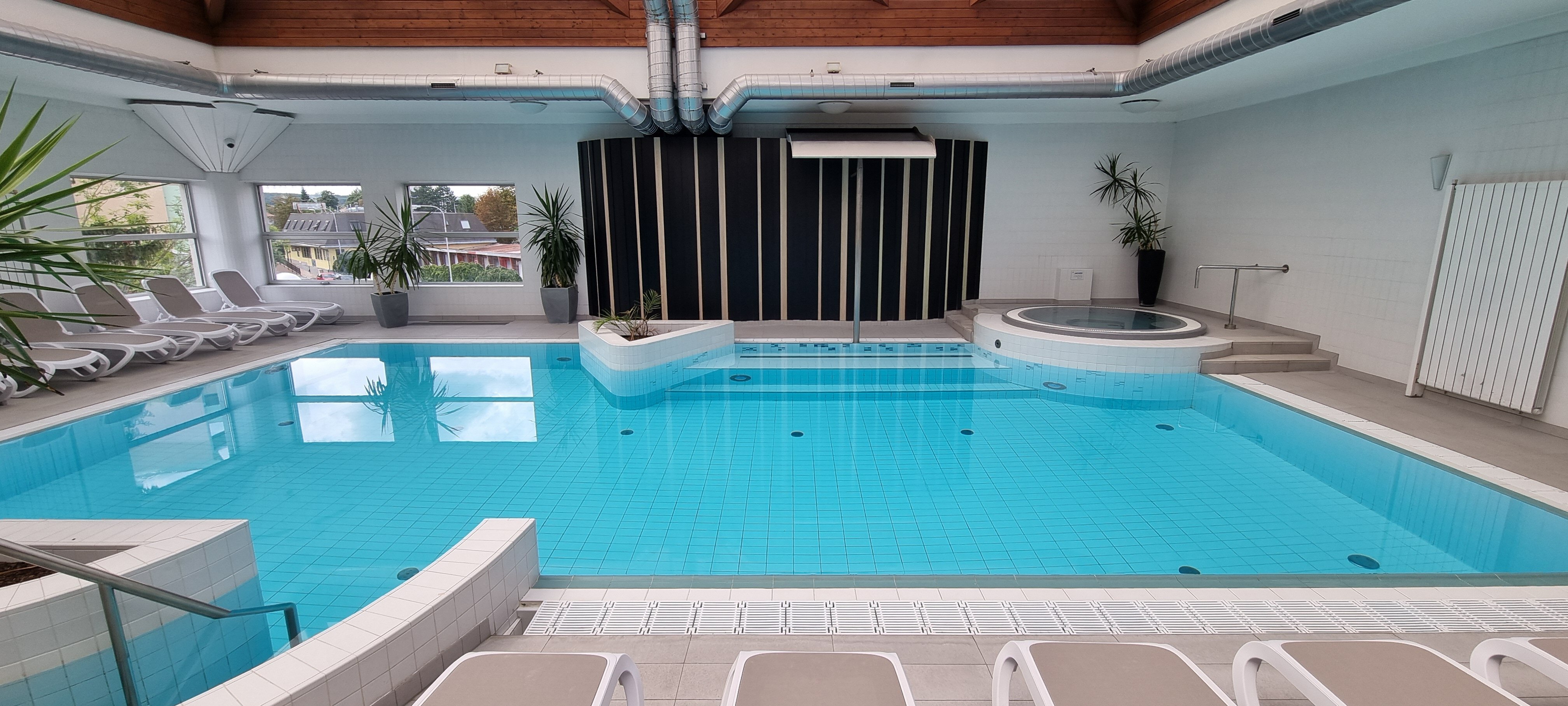 PREMIUM Wellness & Wine Hotel Znojmo-泳池