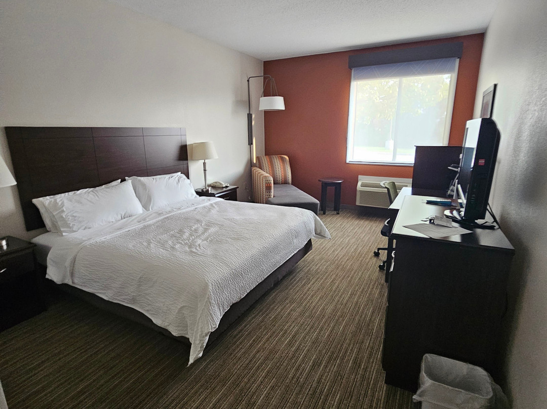 Holiday Inn Express & Suites Winner by IHG主图