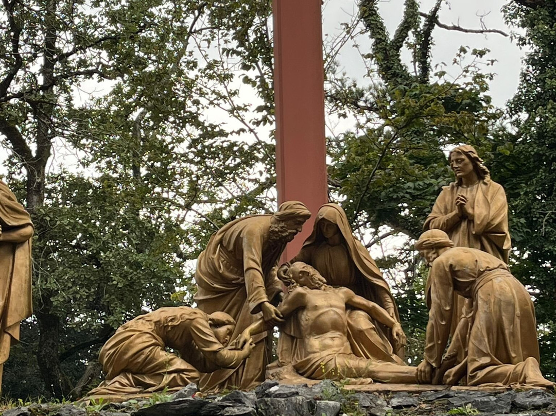 Le Via Crucis/ Way of the Cross/ Chemin de Croix景点图片