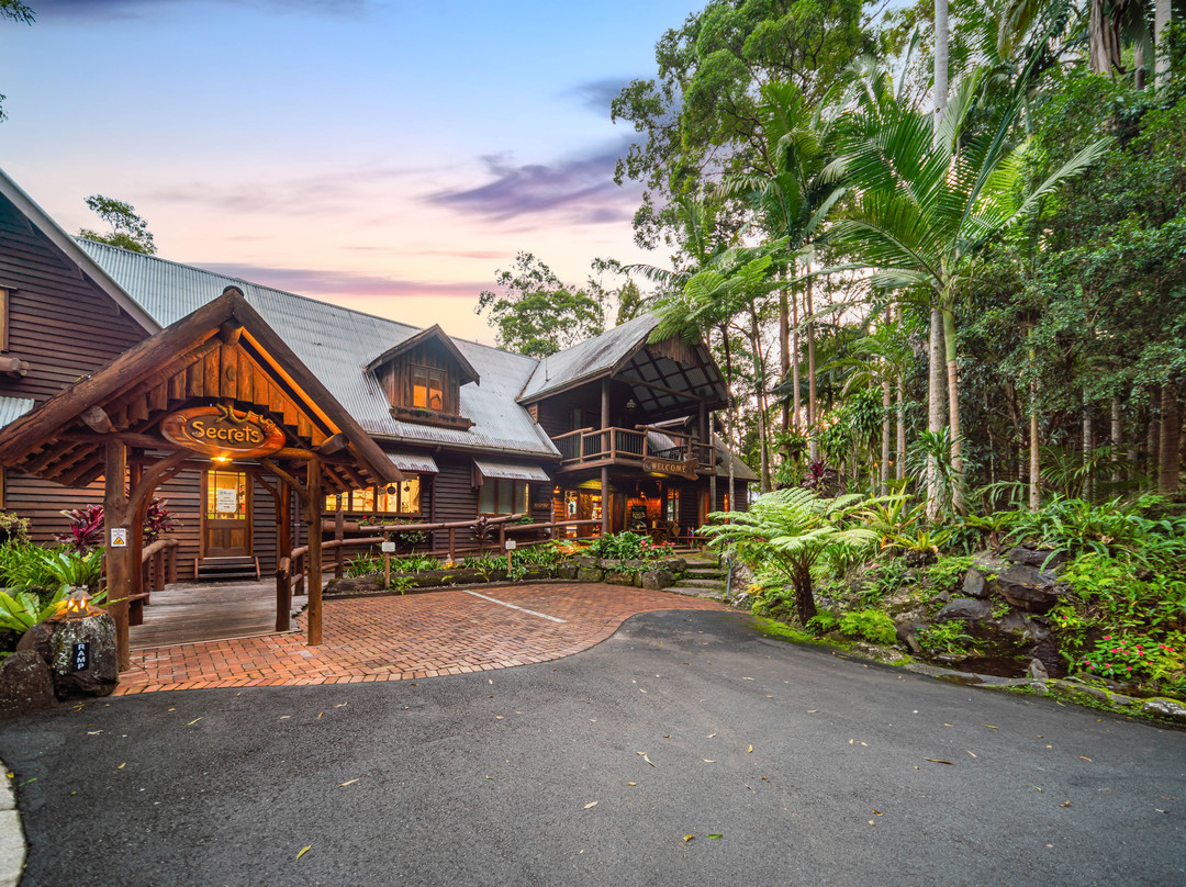 Secrets On The Lake主图