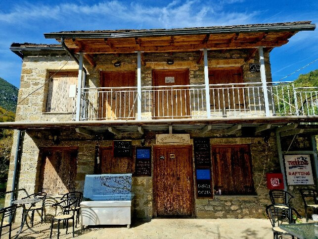 Pétrino Gefýri Plákas-Plaka必去景点