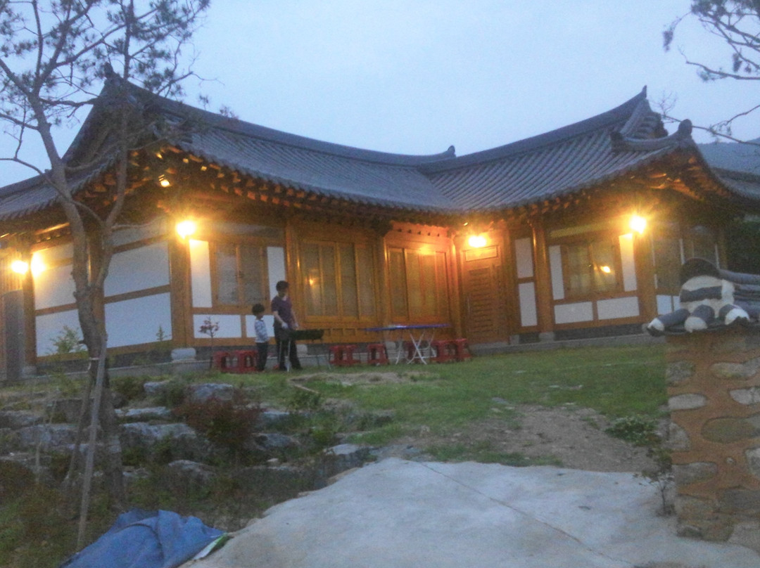 Hanok Baenamujib Minbak