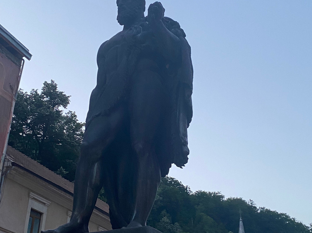 Statuia lui Hercules景点图片