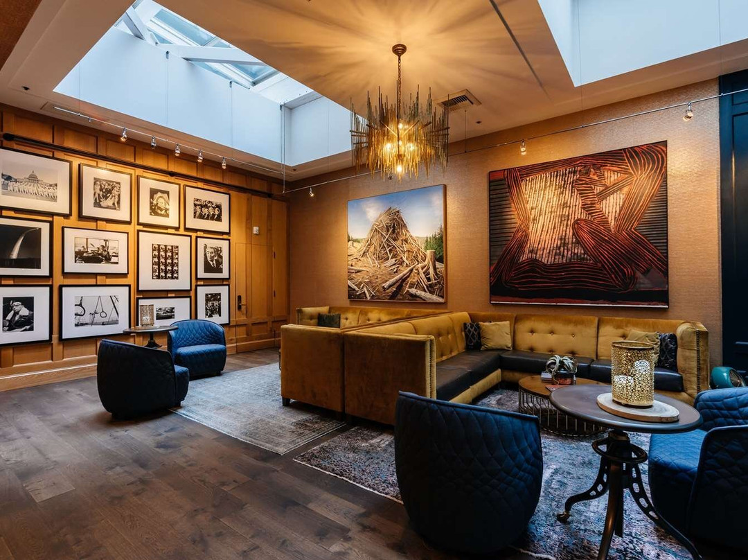 露西亚酒店主图