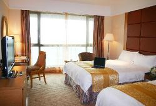 三徳大酒店主图