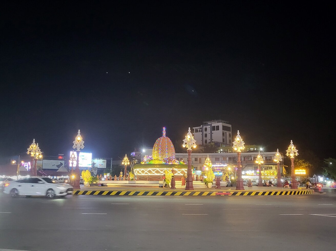 Durian monument-贡布必去景点