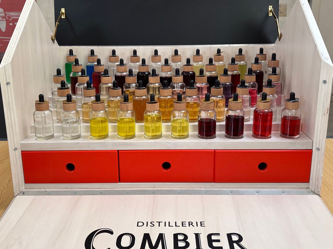Distillery Combier景点图片