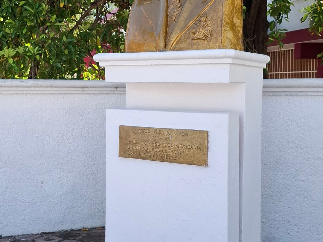 Andres Quintana Roo Statue景点图片