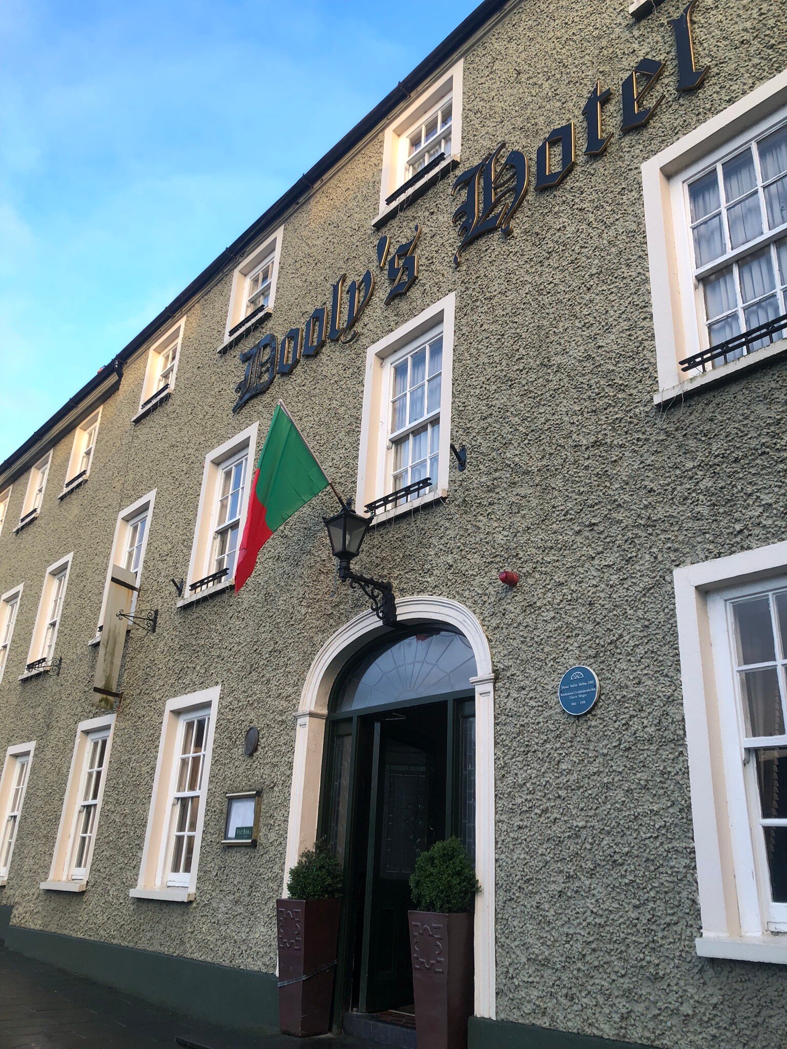 Dooly's Hotel-官方