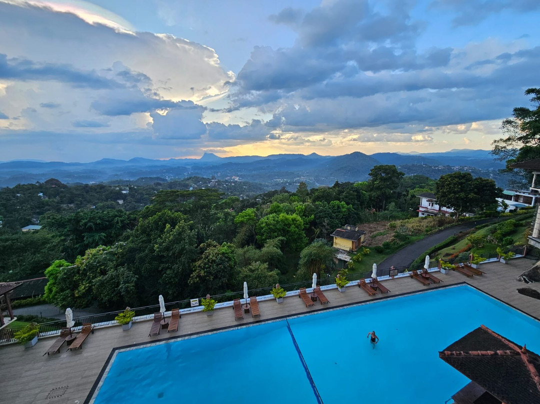 阿玛亚山酒店主图