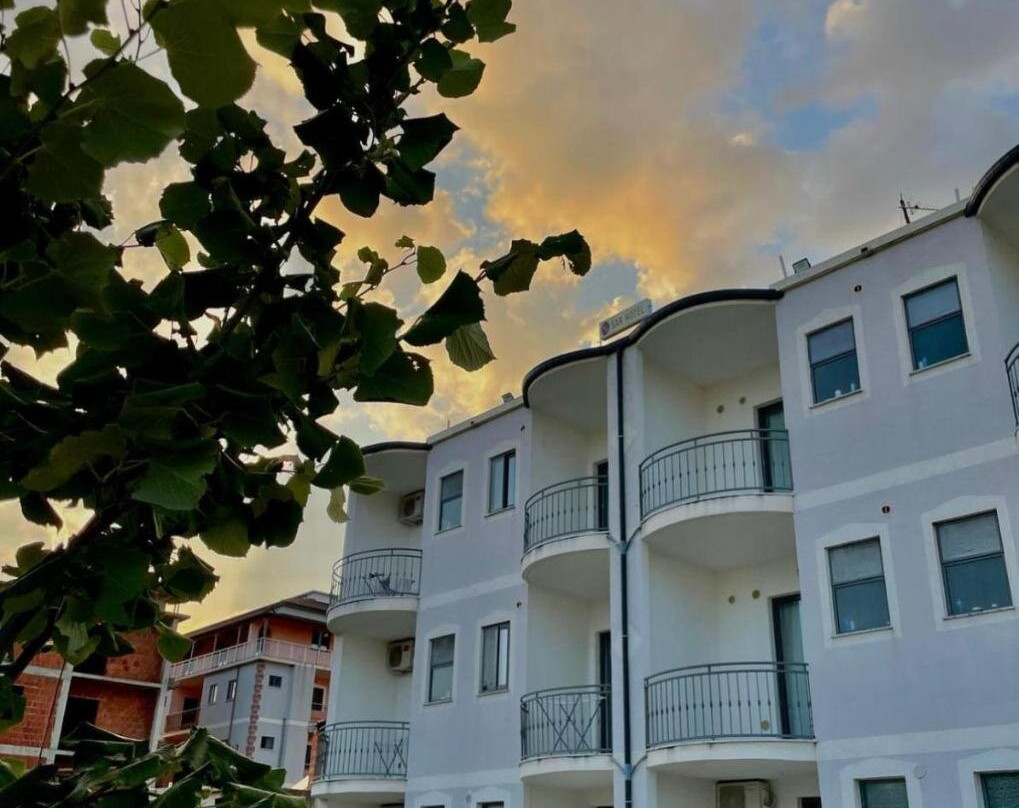 Sar Hotel, Velipojë