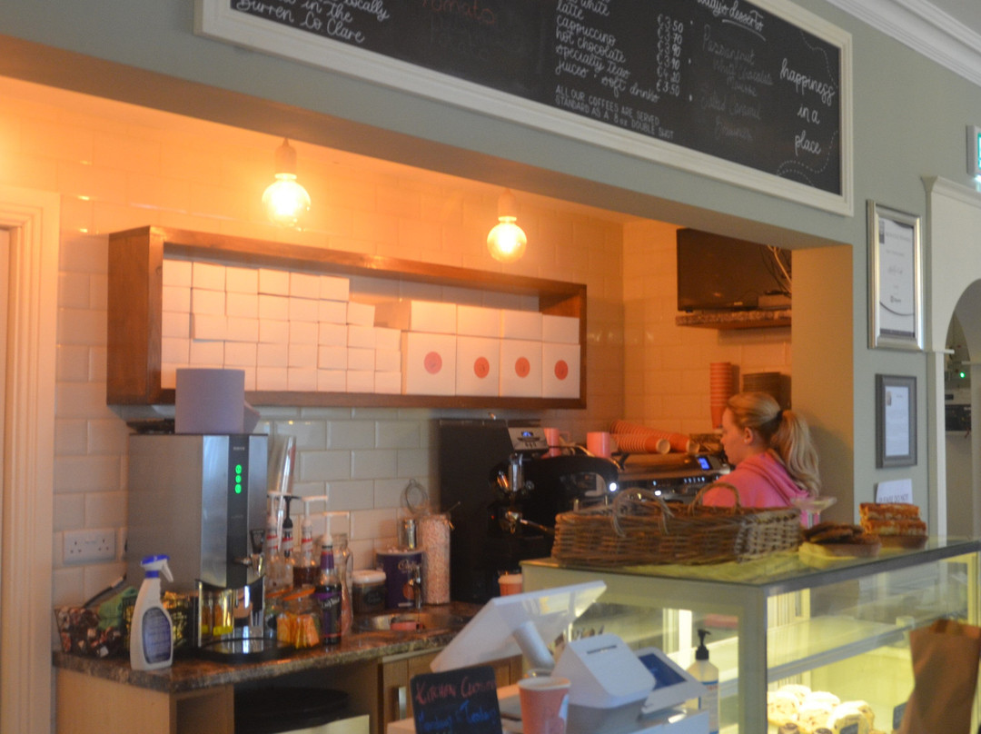 Holly's Café
