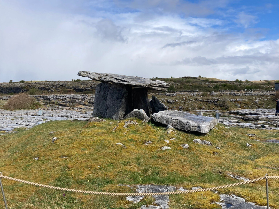 Poulnabrone Dolmen景点图片