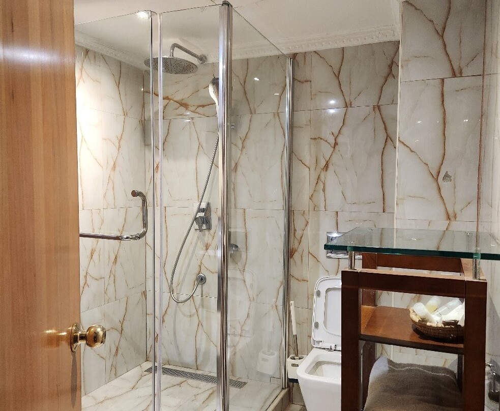 维多利亚皇冠假日酒店主图