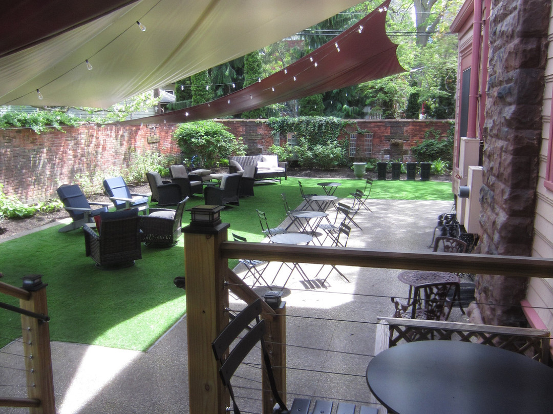 埃姆伍德巴法洛旅馆 主图