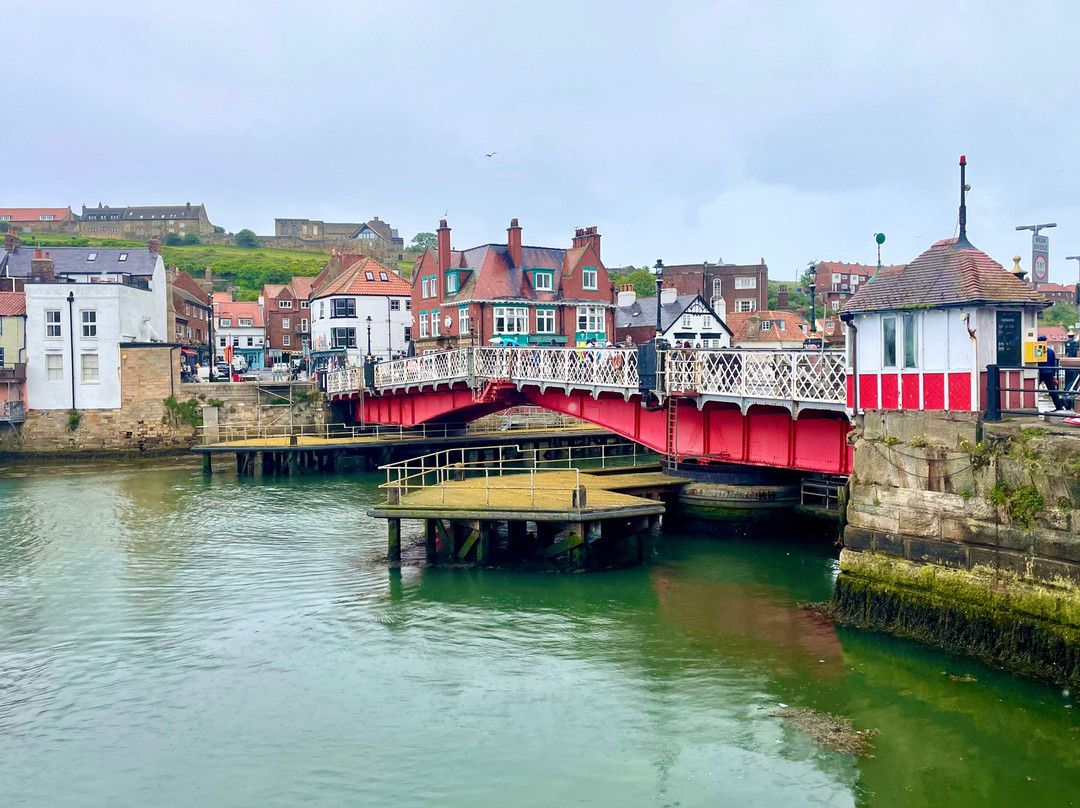 Swing Bridge-惠特比必去景点