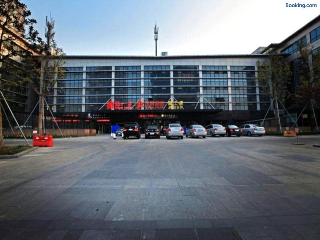 柏宜酒店(苏州金鸡湖国际博览中心星湖街地铁站店)主图
