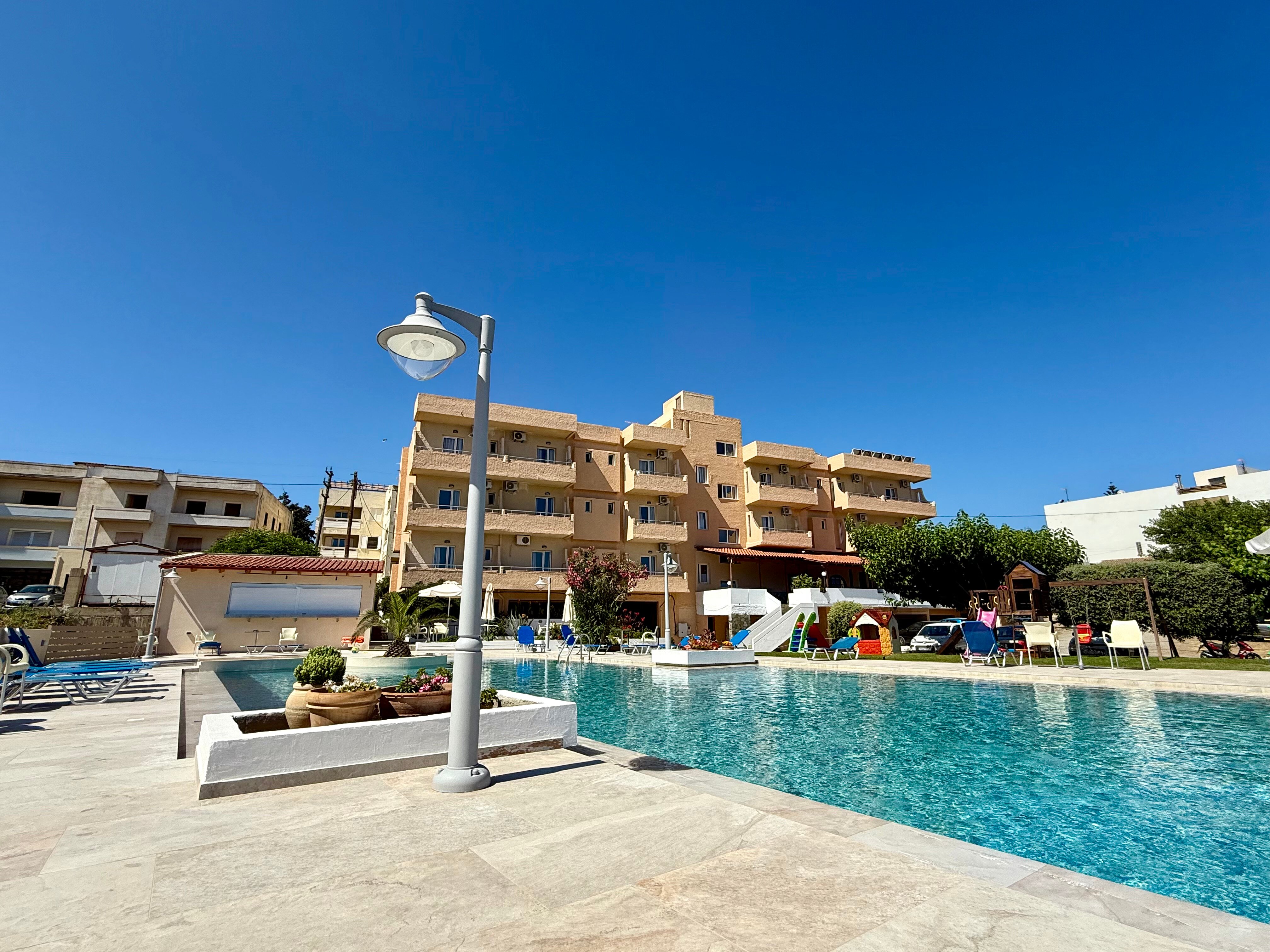 Albatros Hotel Maleme.-泳池