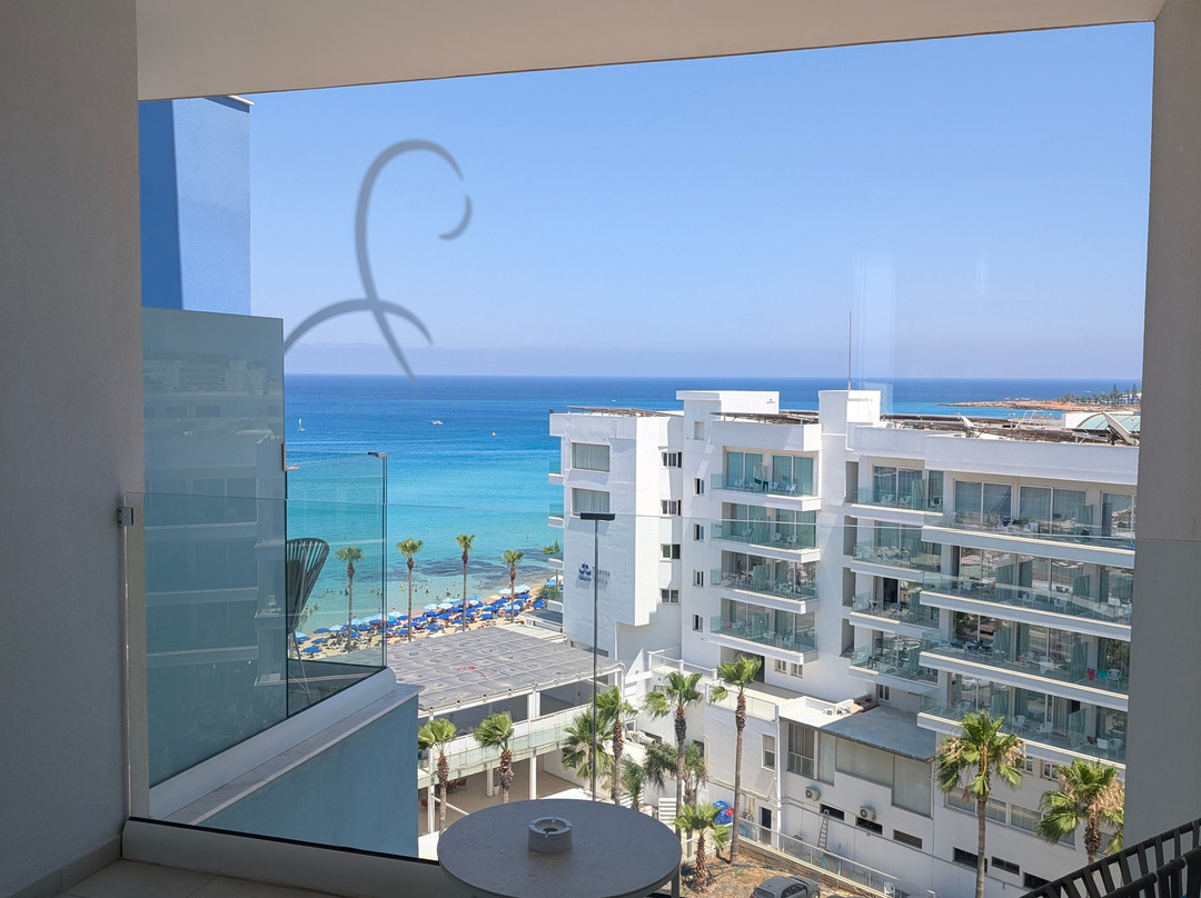 Flamingo Paradise Beach Hotel主图