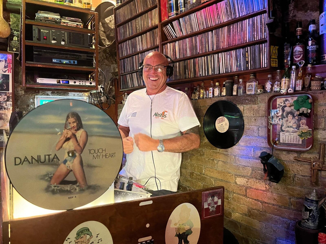 Nostos Irish Cafe bar-Piskopiano必去景点