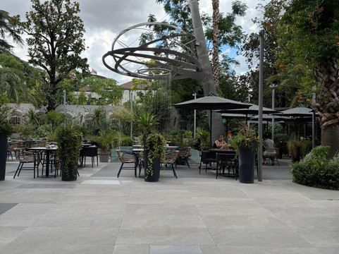 Millennium Garden Lounge-地拉那必去景点