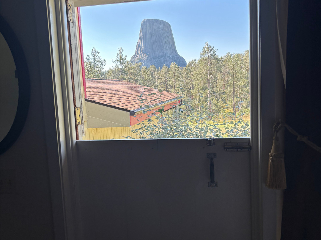 Devils Tower Lodge主图