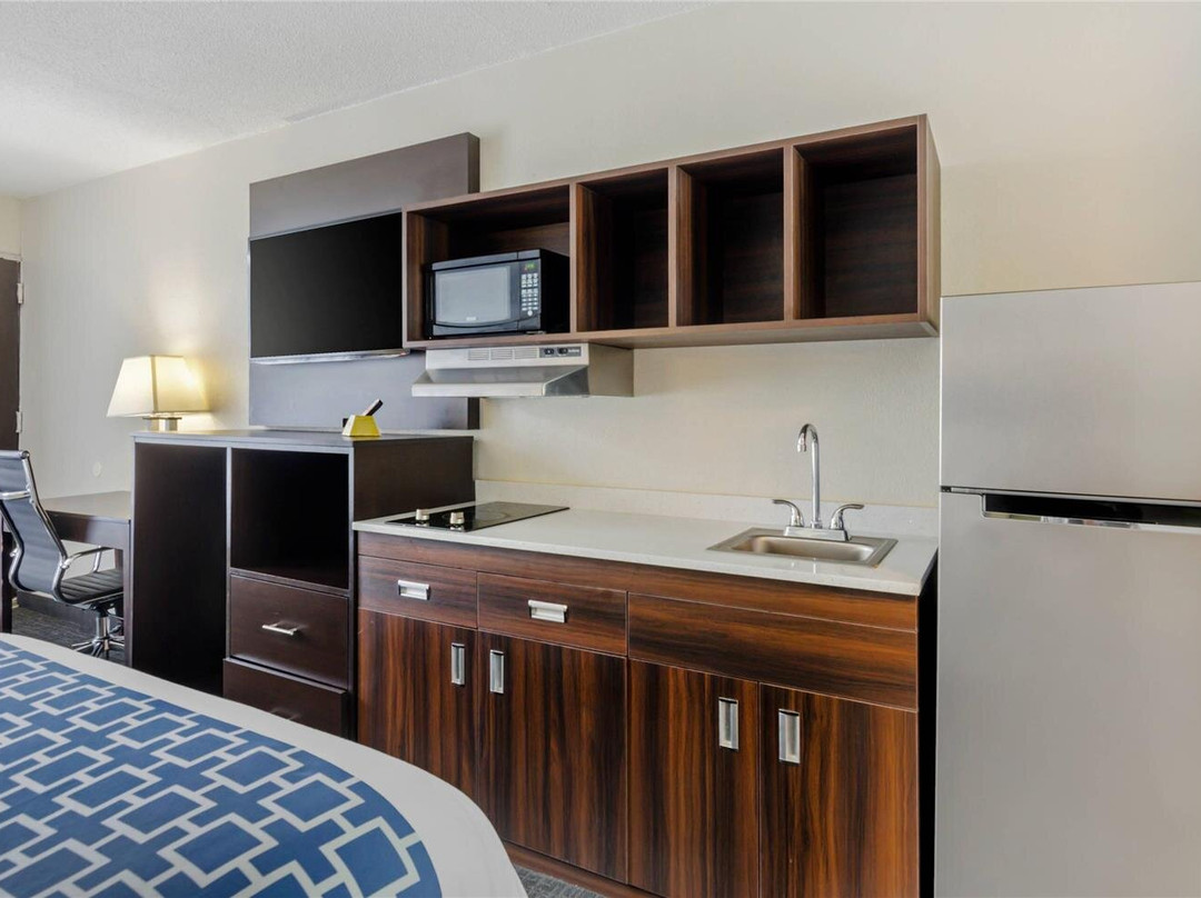 Weyers Cave酒店住宿-Suburban Studios Verona - Staunton North