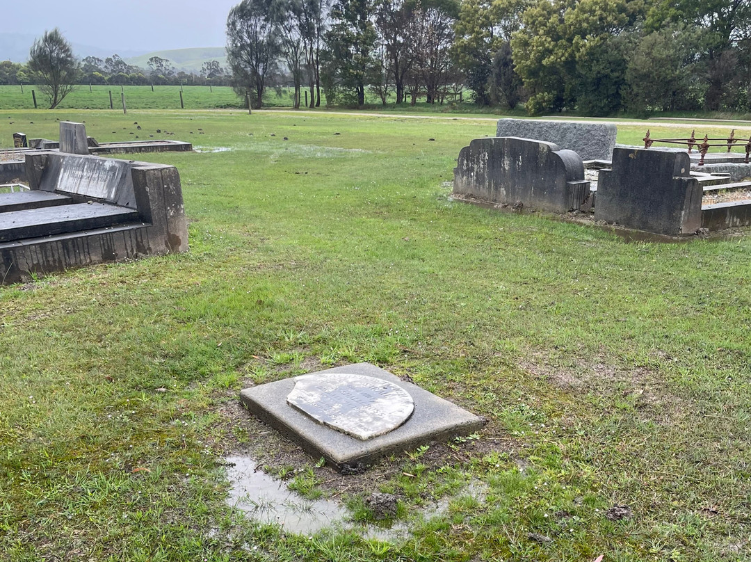 Toora Cemetery-Toora必去景点
