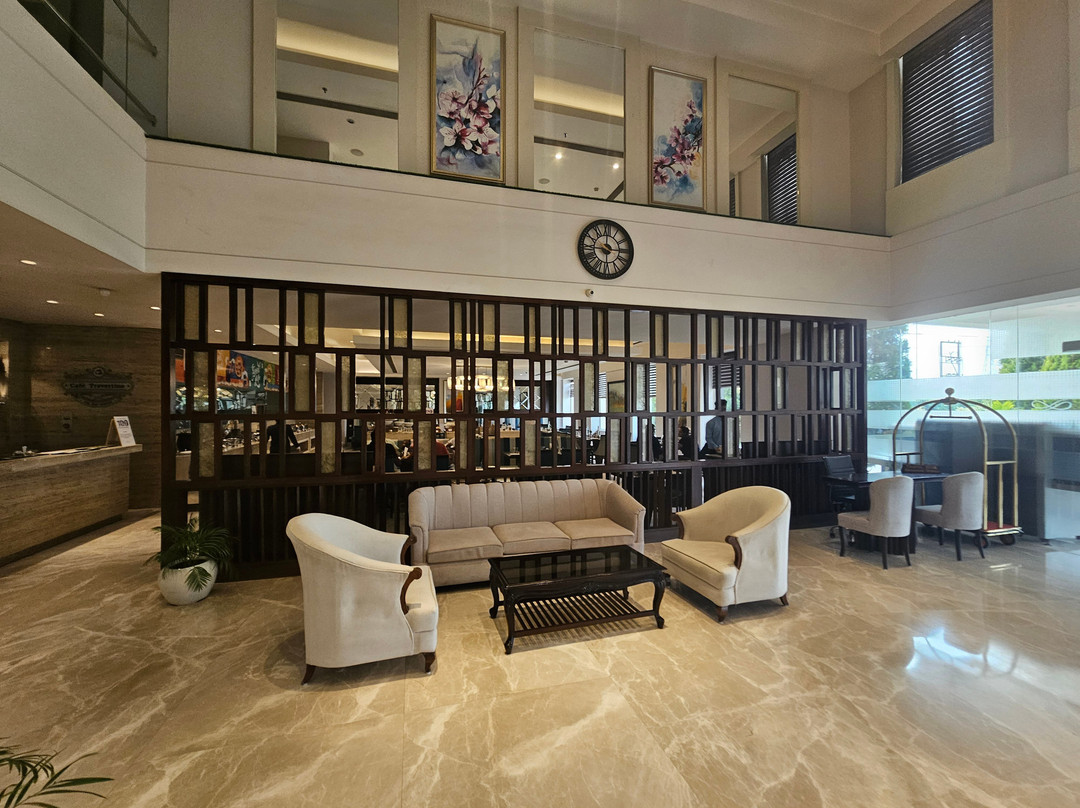 Seyfert Sarovar Premiere主图