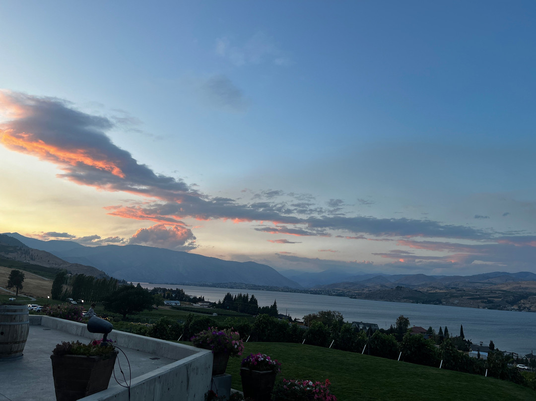 Lakeside Lodge and Suites主图