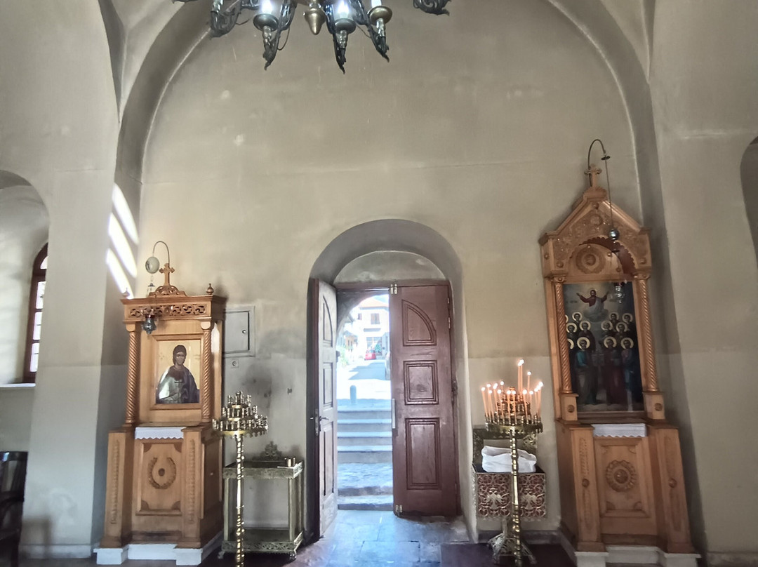 The Church of Agioi Apostoloi-卡拉马塔必去景点