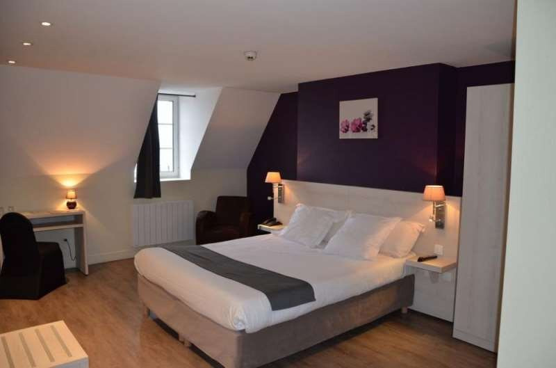 Chaise-Dieu-du-Theil酒店住宿-海豚酒店